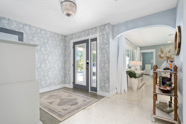 Photo - 330 N Tessier Dr