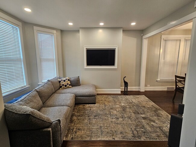 Photo - 2038 W Augusta Blvd