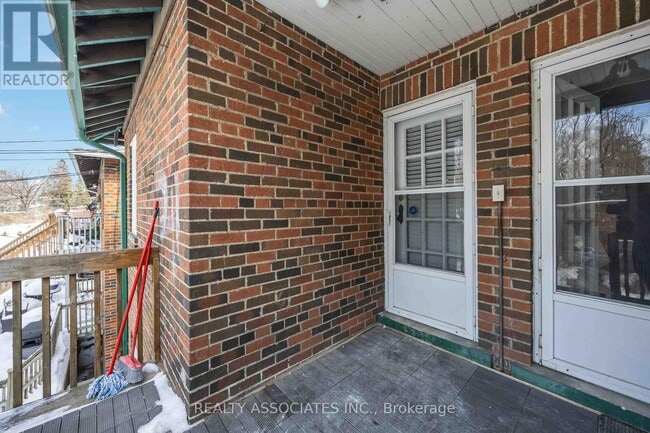 Photo - 162 Millwood Rd