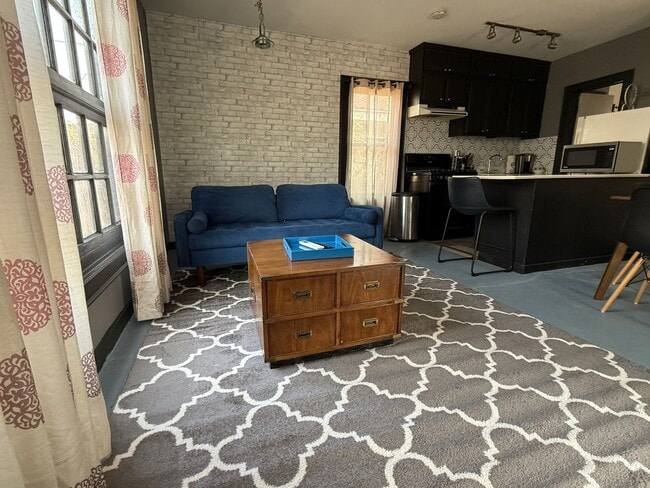 Building Photo - Fully Furnished Apartment in Historic Tracy Park