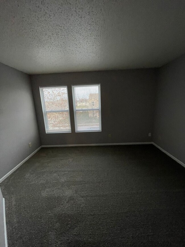 Building Photo - Franklin Twp - 3 BR 2 story