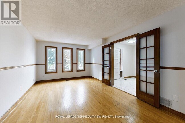 Photo - 327A Beechgrove Dr