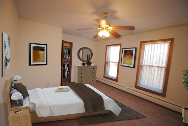 Photo - Metropolitan Towers