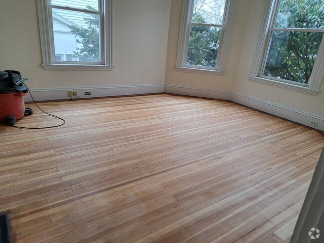 Building Photo - 14 Bellevue Ave Unit 14 B Bellevue Ave Rental