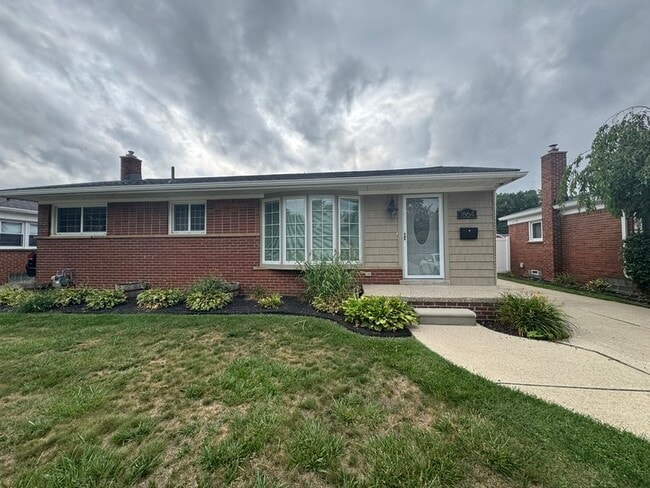 Photo - 1864 Pinetree Dr