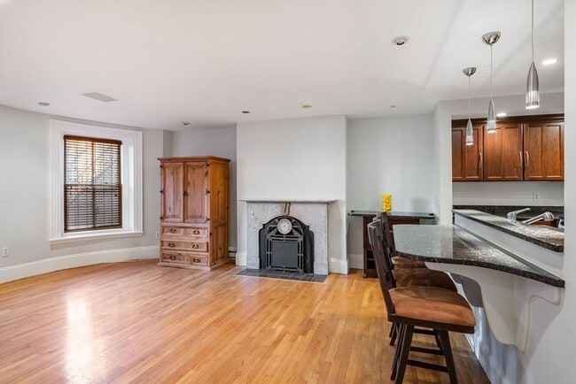 Photo - 33 Worcester Sq Unit 2