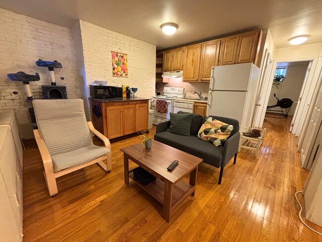 Building Photo - 68 Tyler St Unit B3 Rental