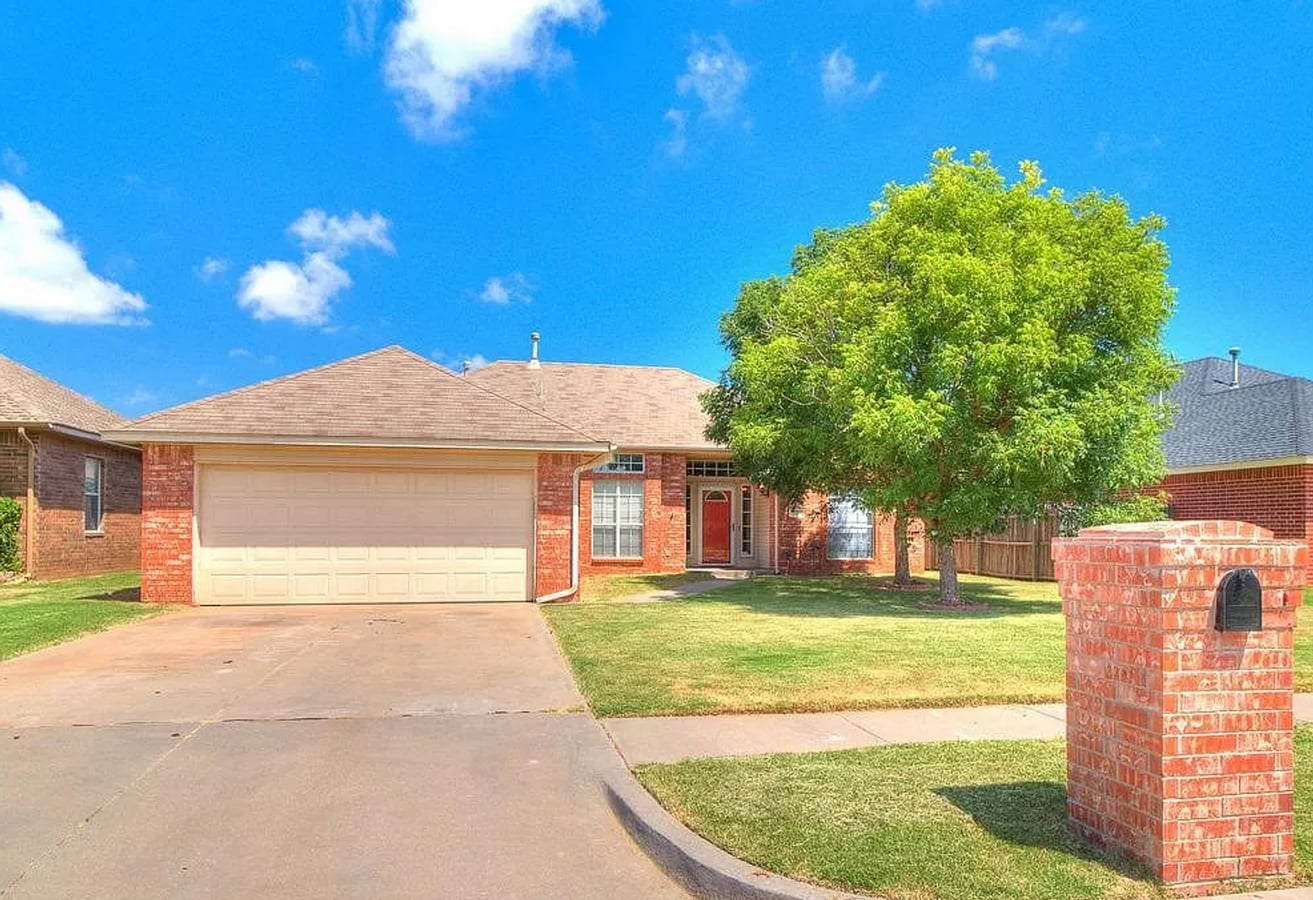 Spacious 3BD/2BTH In Yukon - Spacious 3BD/2BTH In Yukon