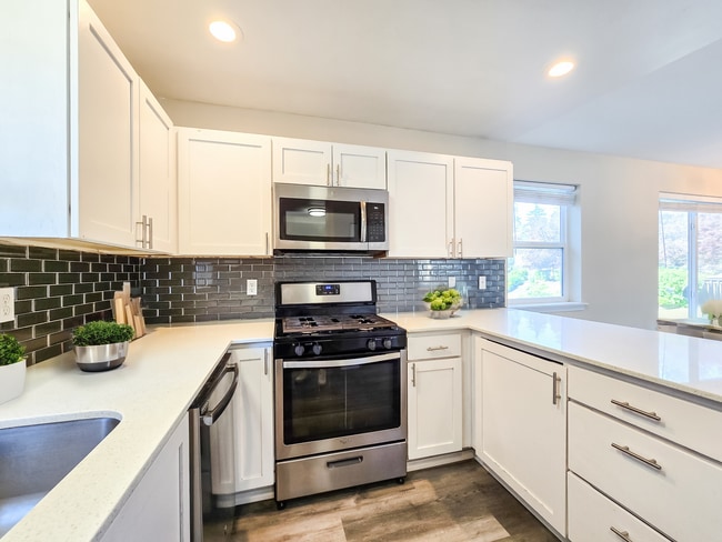 Photo - Broadway Area 3Bd/3.5Ba Townhouse!