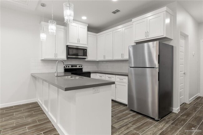 Photo - 29 Violet Ave W Unit 3