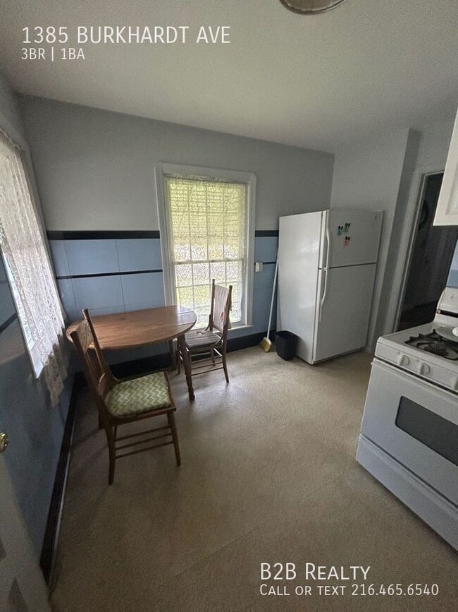 Photo - 1385 Burkhardt Ave