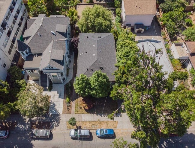 Photo - 1458 Hopkins St