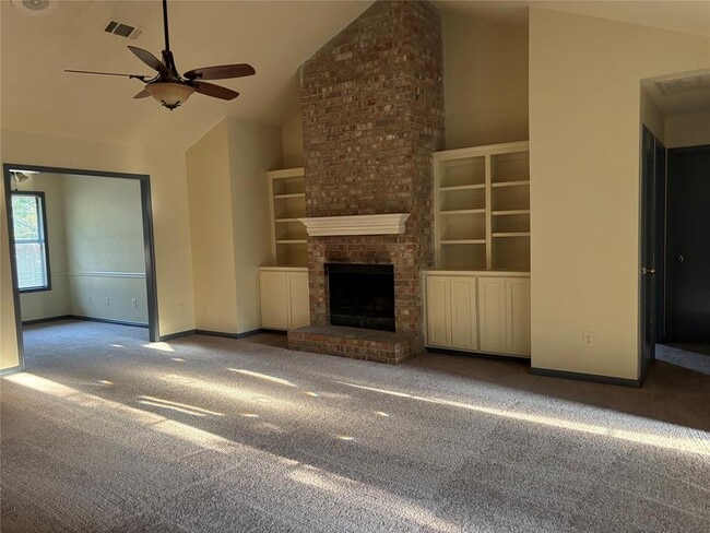 Photo - 2610 Willow Way