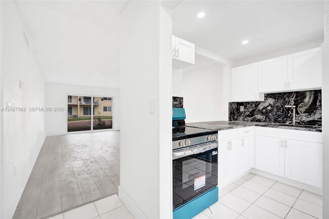 Photo - 505 NW 177th St Unit 112