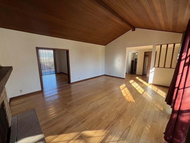 Photo - 381 St Andrews Ln