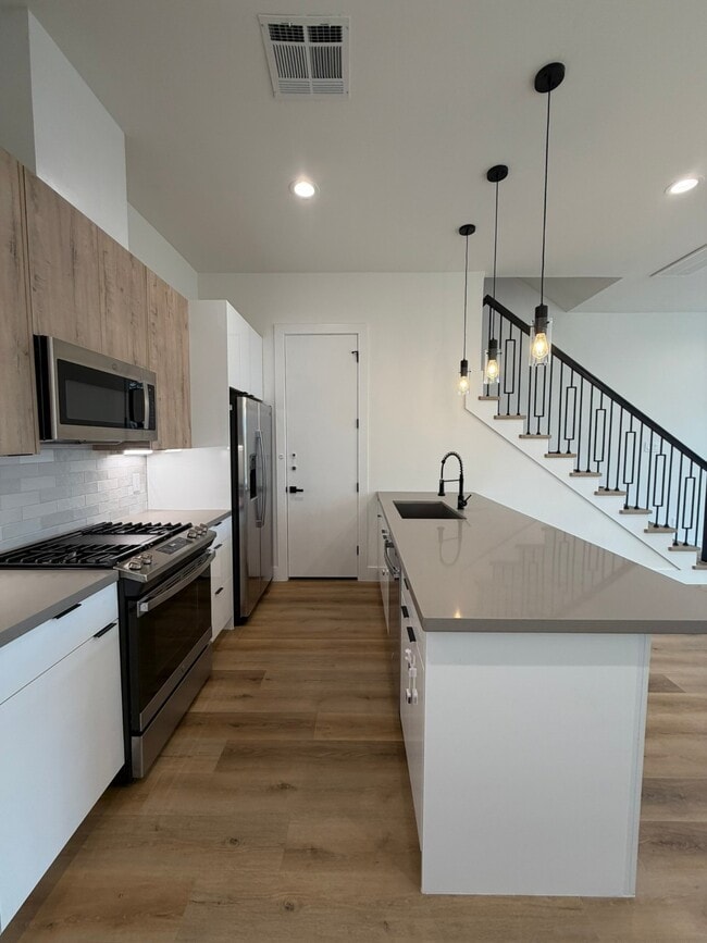 Photo - 6733 Peerless St