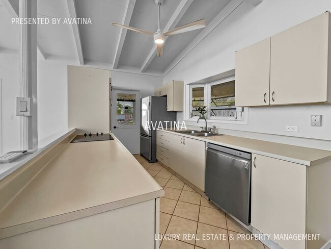 Photo - 1404 Laamia Pl