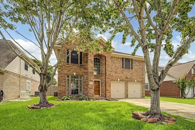 Building Photo - 10840 Sycamore Dr N
