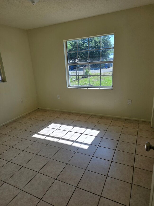 Photo - 3/2 DUPLEX