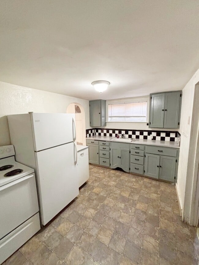 Photo - 310 SE Spring St Unit C