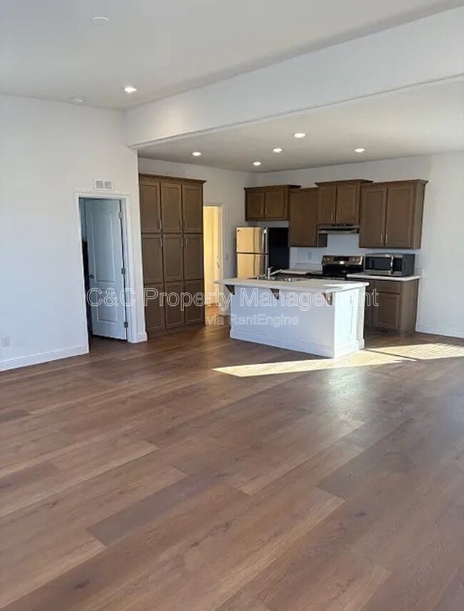 Photo - 759 W Chase Ave