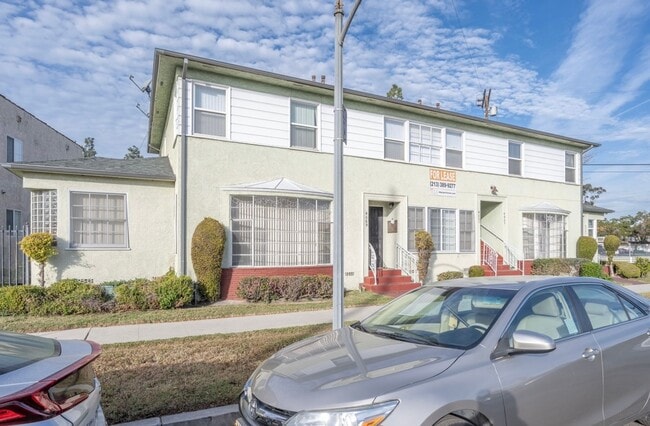 Building Photo - 4067 Sutro Ave