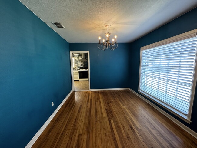 Photo - Stunning Home Located In Tech Terrace Minu...