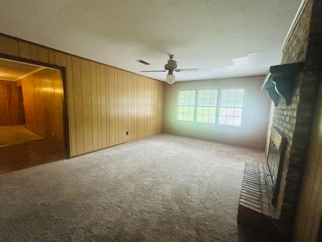 Photo - 905 Eisenhower Dr