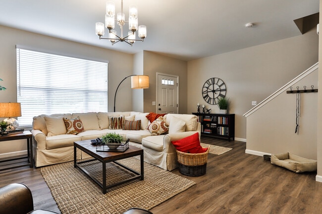 Building Photo - Creekside Landing Rental