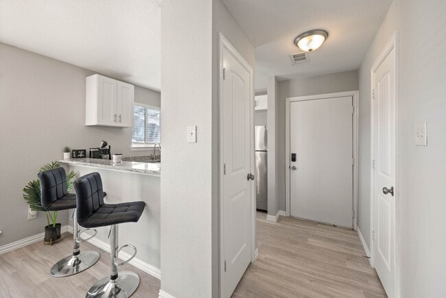 Photo - Furnished Condo with Modern Finishes in Ar...