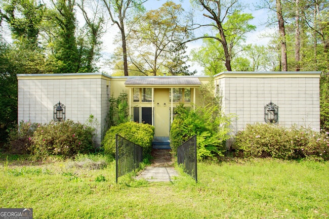 Photo - 2143 Ingleside Ave