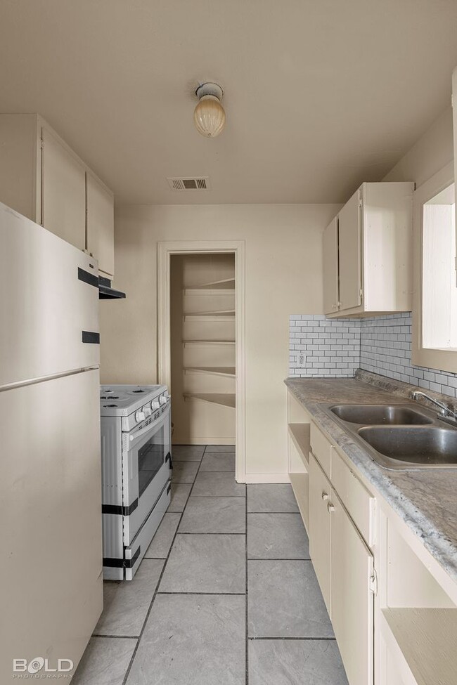 Photo - 2617 Waggoner Ave