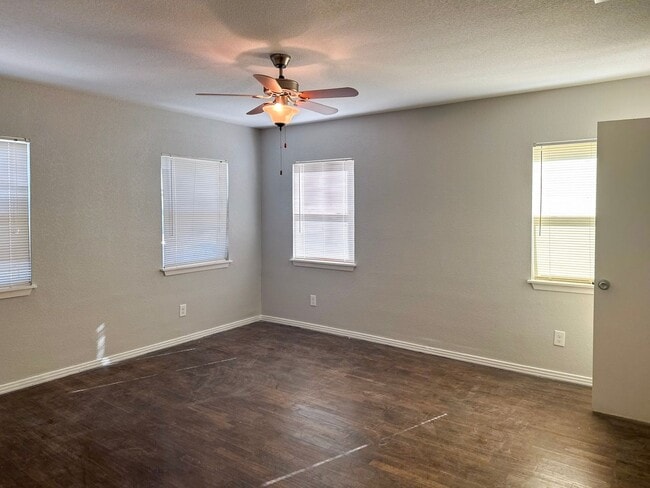 Photo - 3 Bed / 1 Bath / Detached Garage