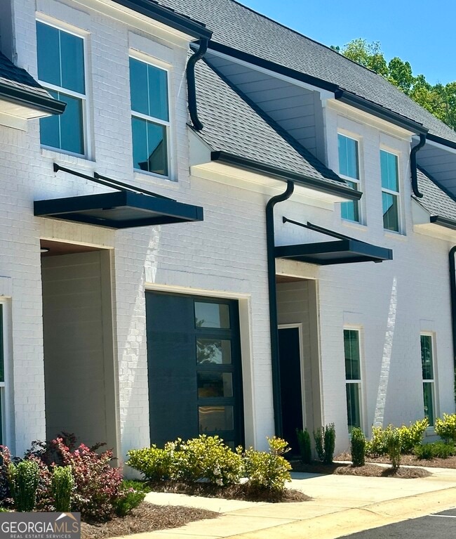 Photo - 119 Chateau Dr SE