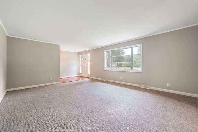 Photo - Beautiful 3-Bedroom Ranch Style Family Home with LARGE Fenced in Yard!