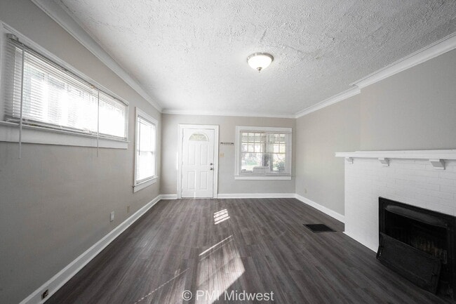 Photo - "Charming 3 Bedroom with Hardwood Floors i...