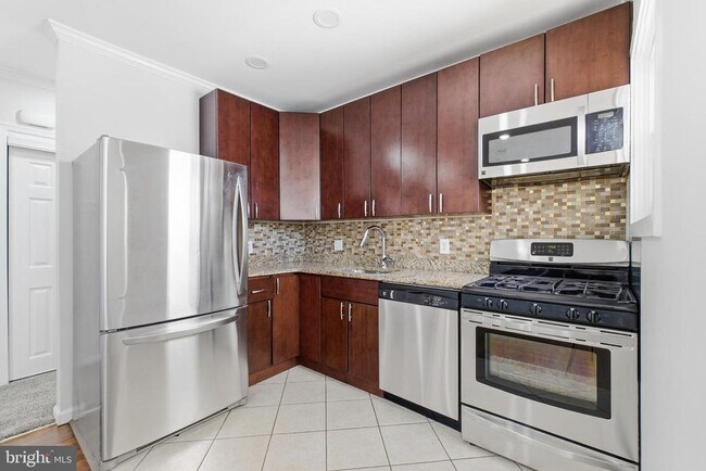 Photo - 2712 6th St NE