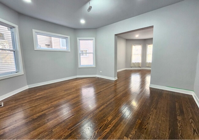 121 N Menard Ave Unit 2