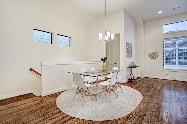 Photo - 2926 Alice St