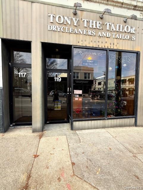 Building Photo - 117 Plandome Rd Unit 2R