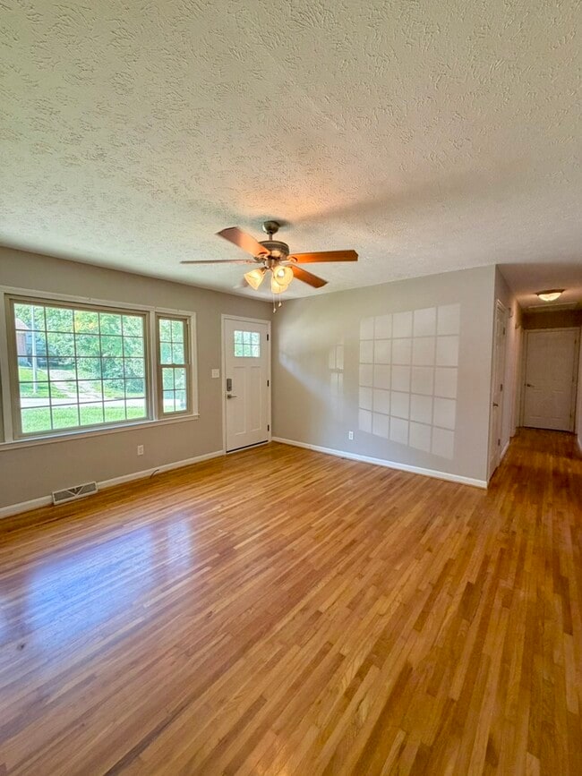 Photo - 3339 Sutherland Dr