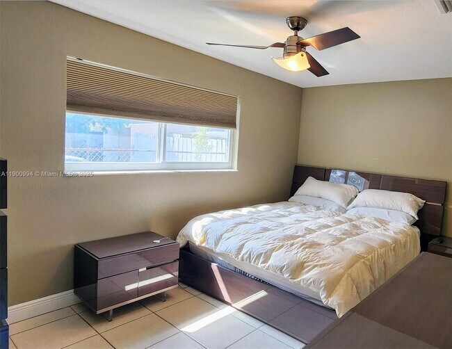 Photo - 300 SW 20th St Unit 1-4