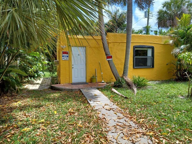 Building Photo - 510 Evergreen Dr