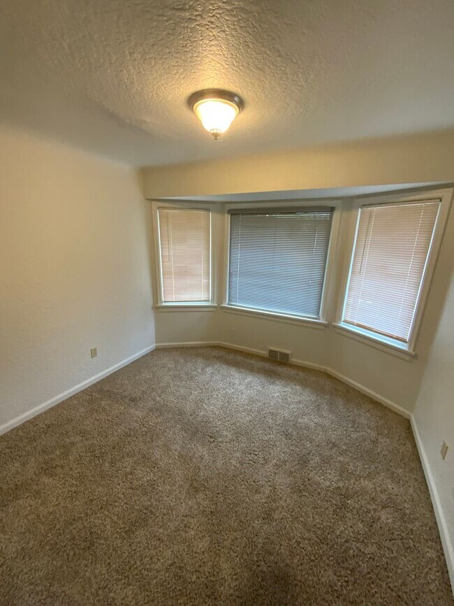 Lakewood 3bdr Duplex UNIT B House House Rental in WA