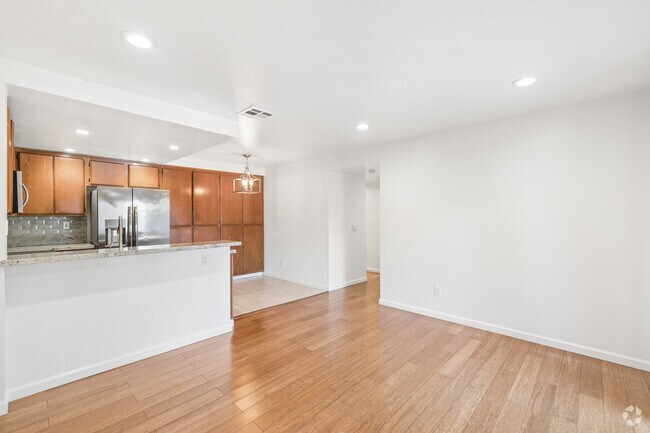 2BR, 1BA - 1,000SF - Living Room