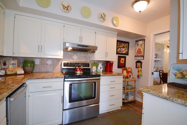 Photo - 323 E Main St