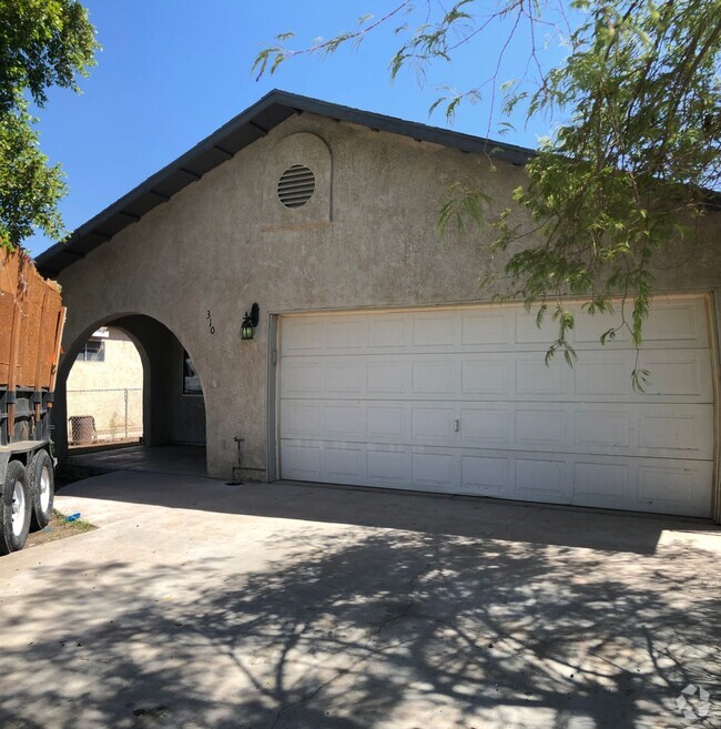 Building Photo - Home Available in Brawley