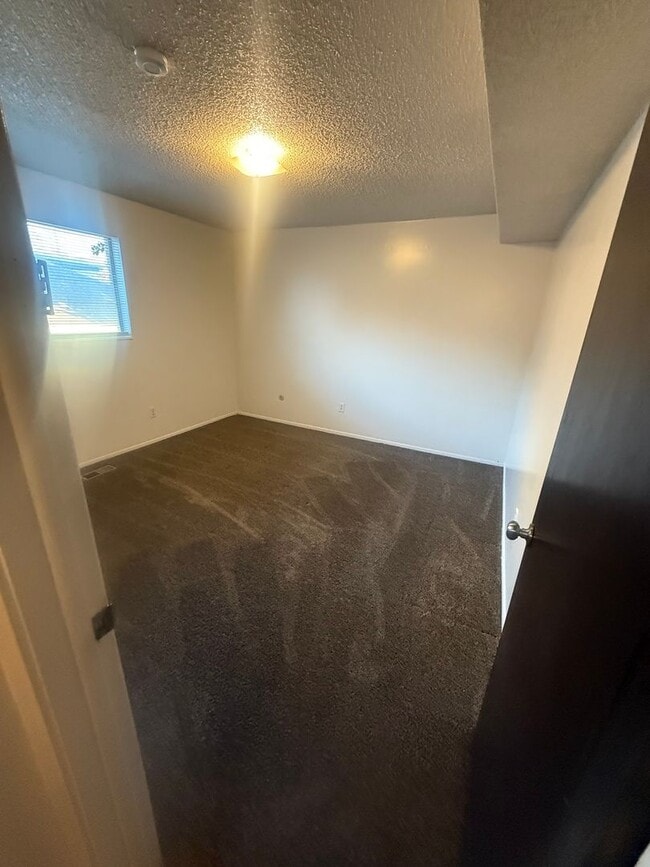 Photo - 475 E 6th Ave Unidad 2