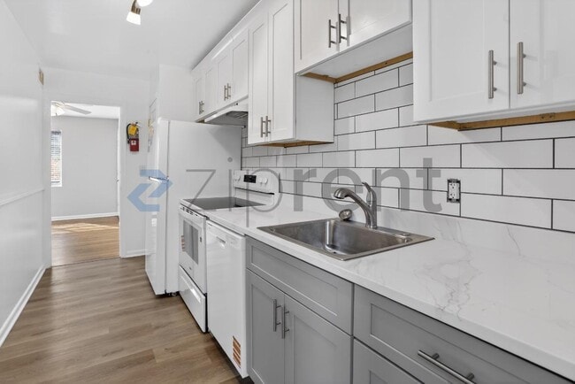 Photo - 463 Medlock Rd