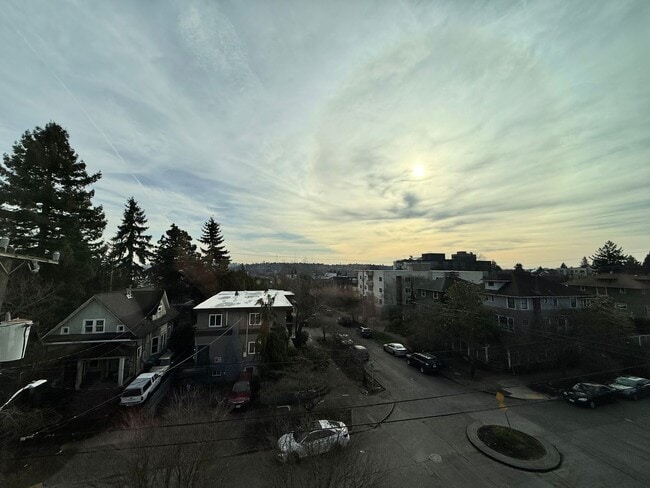 Building Photo - Great location 3 bed 2 bath condo in Fremont